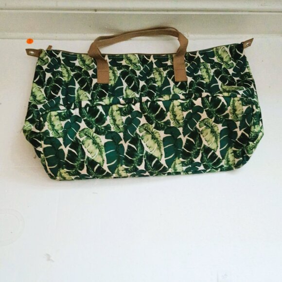 Kelly & Katie DSW Tote Bag Green Leaf Pattern Tan Straps Top Zip - Picture 3 of 4
